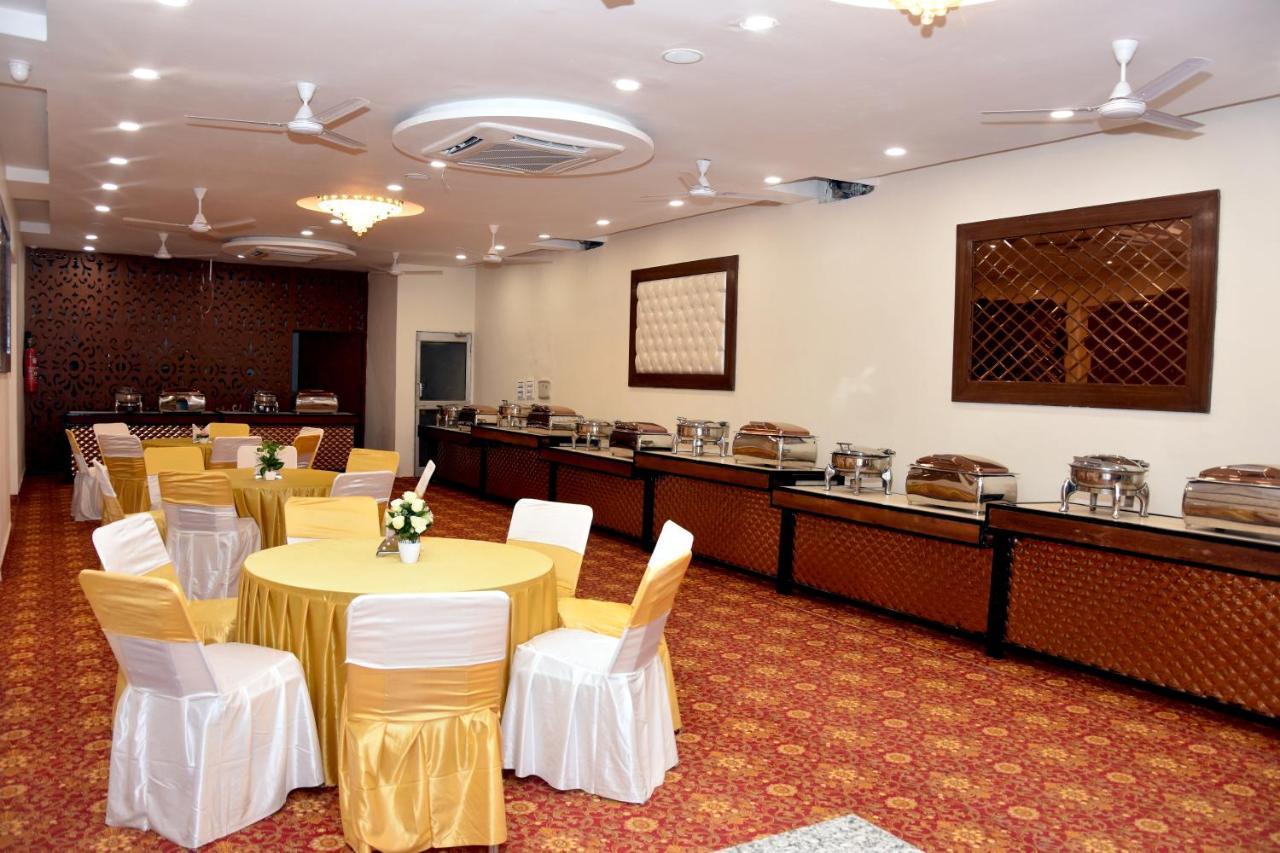 Hotel D Plaza Zirakpur Exteriér fotografie