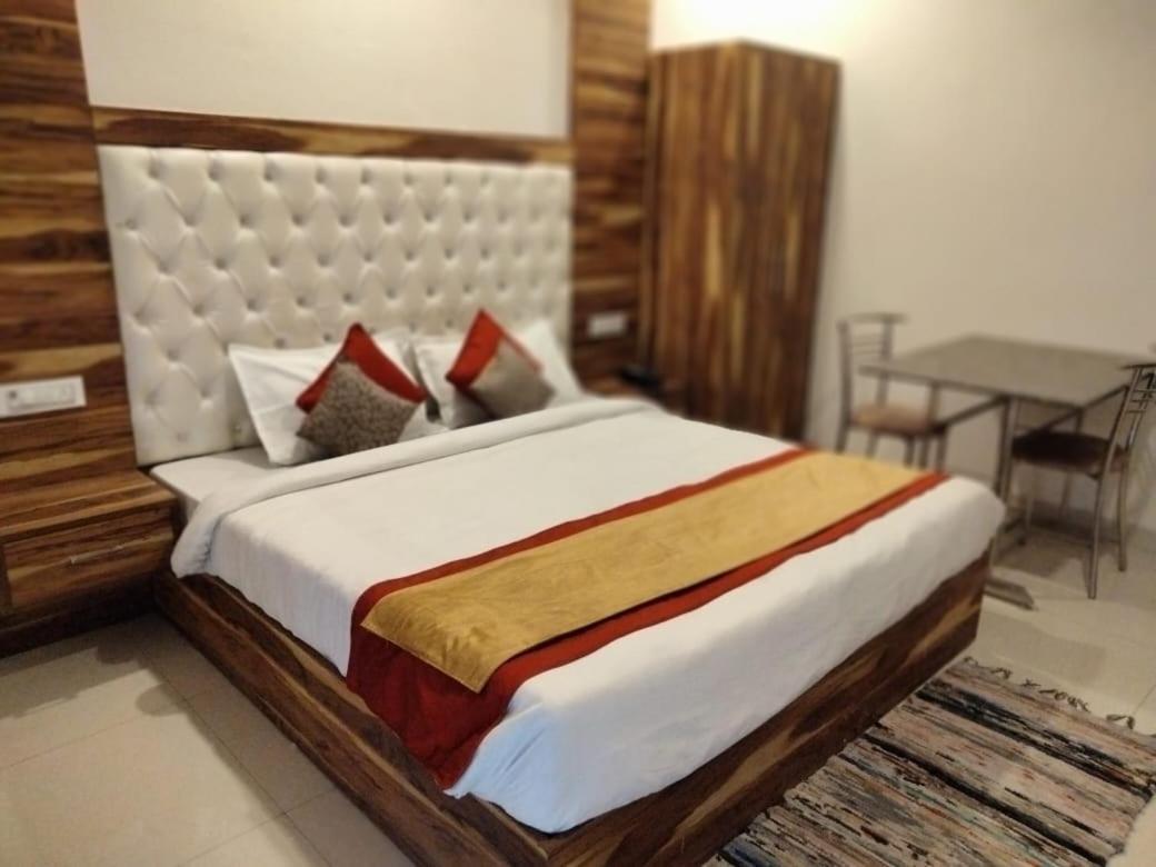 Hotel D Plaza Zirakpur Exteriér fotografie