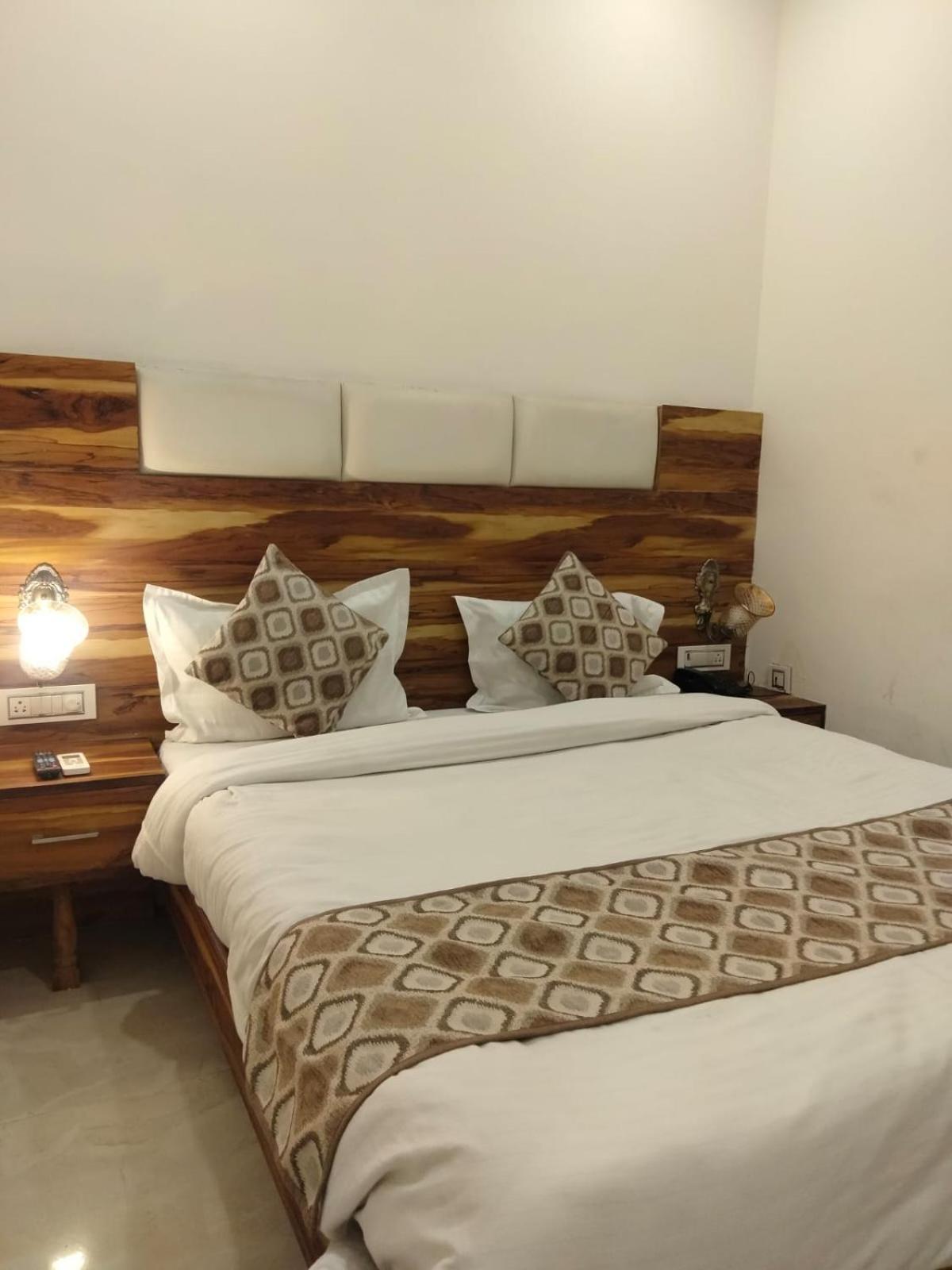 Hotel D Plaza Zirakpur Exteriér fotografie