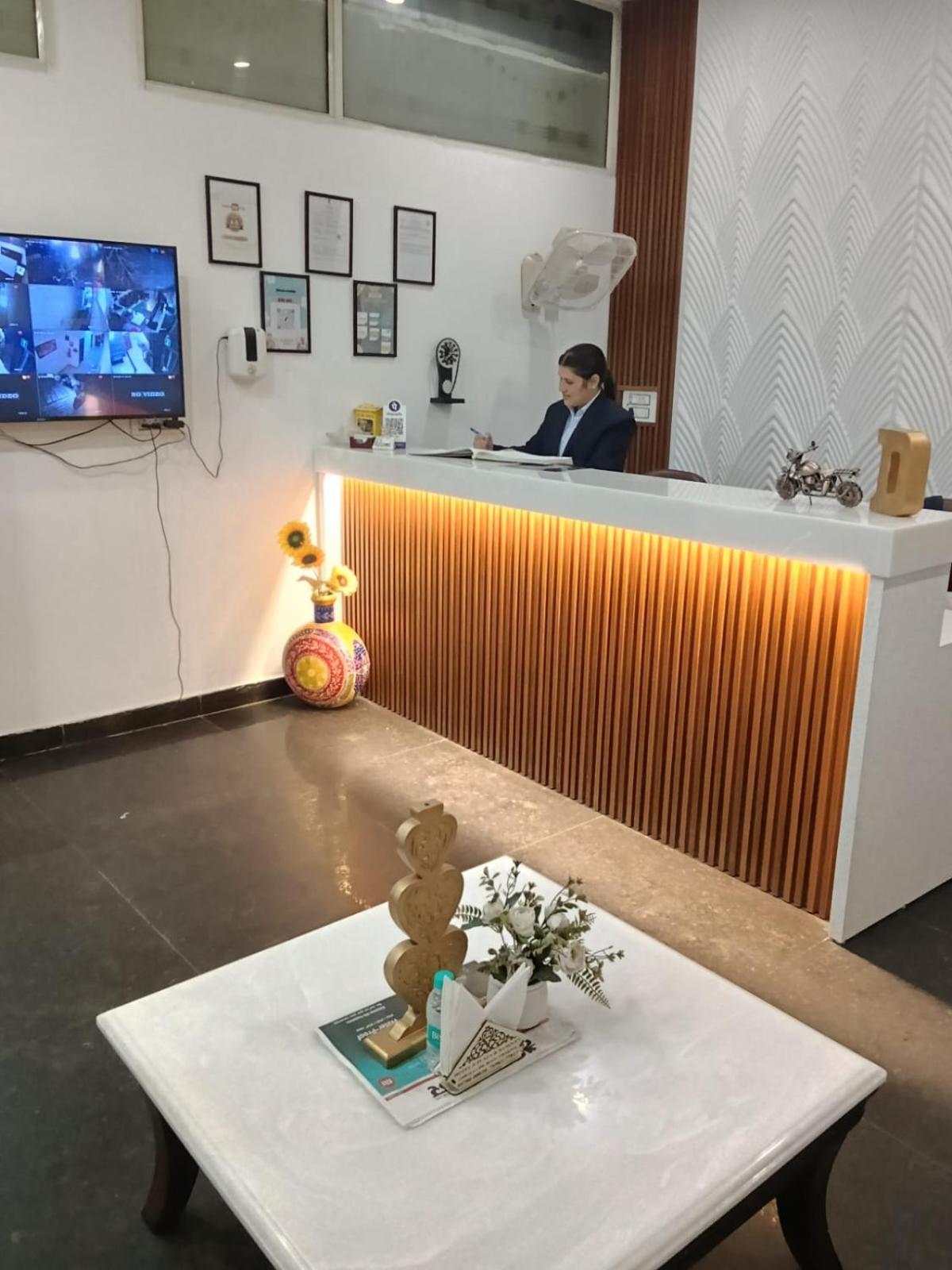 Hotel D Plaza Zirakpur Exteriér fotografie