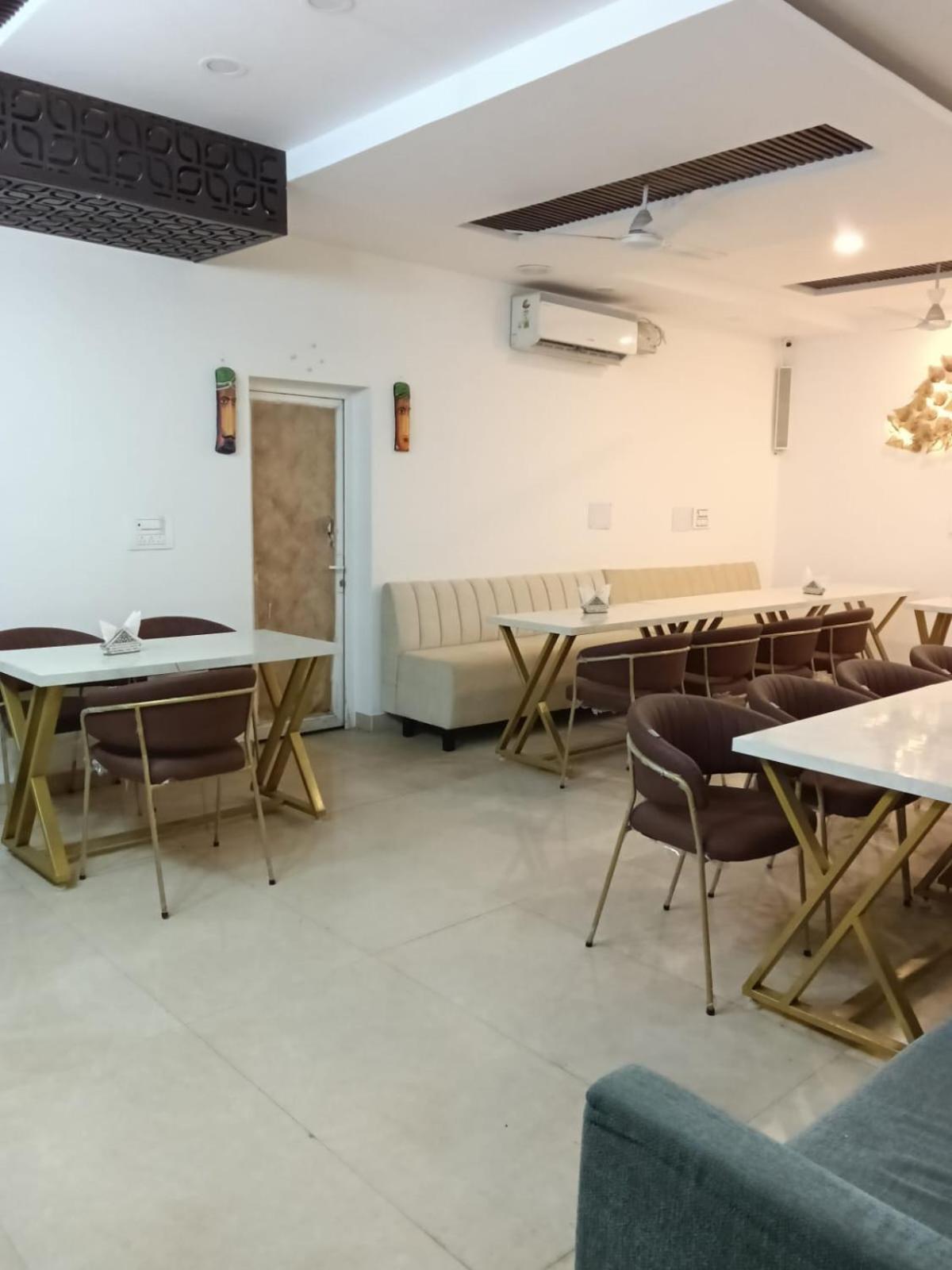Hotel D Plaza Zirakpur Exteriér fotografie